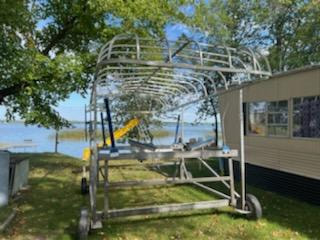 $3400 - ShoreMaster 25108 Cantilever with pads, guide ons, wheel kit, canopy frame and white vinyl cover. TR5351200